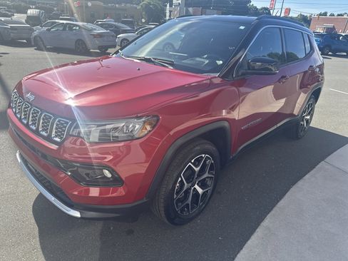 Used 2025 Jeep Compass Limited AWD/4WD image 4