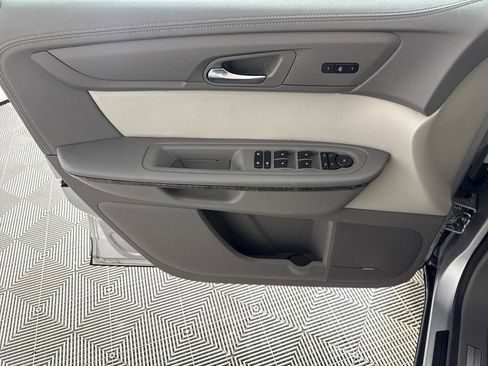 Used 2017 GMC Acadia Limited SLT image 10