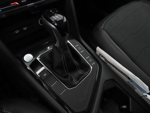 New 2026 Volkswagen Taos SE FWD image 17