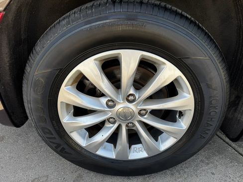 Used 2018 Chrysler Pacifica Touring-L FWD image 22