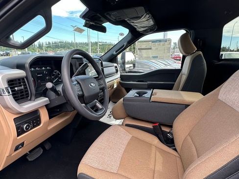 New 2025 Ford F250 XLT w/ F-250 >10K GVWR Package image 9