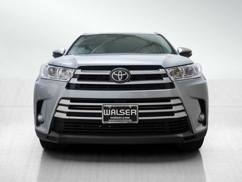 Used 2018 Toyota Highlander XLE image 2