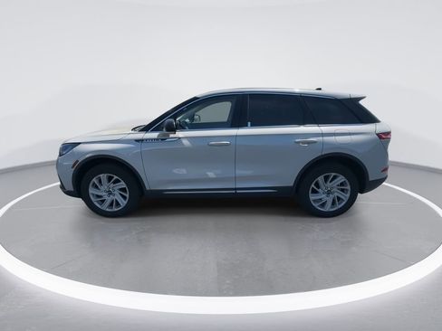 Used 2023 Lincoln Corsair AWD w/ Towing Package image 5