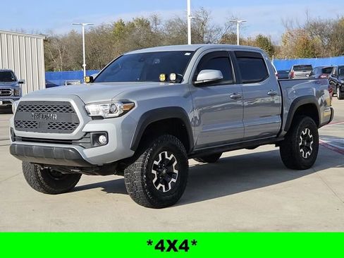 Used 2019 Toyota Tacoma TRD Off-Road image 4