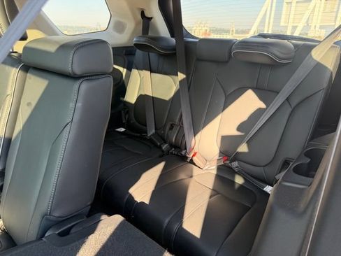 Used 2025 Honda Pilot Elite image 12