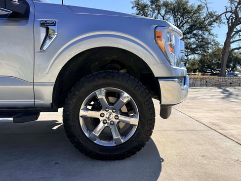 Used 2021 Ford F150 Lariat w/ Max Trailer Tow Package image 9