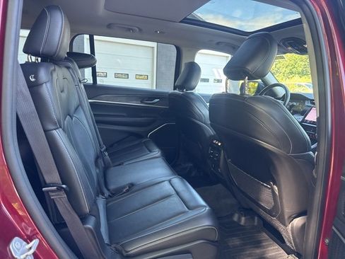 Used 2022 Jeep Grand Cherokee L Limited image 17