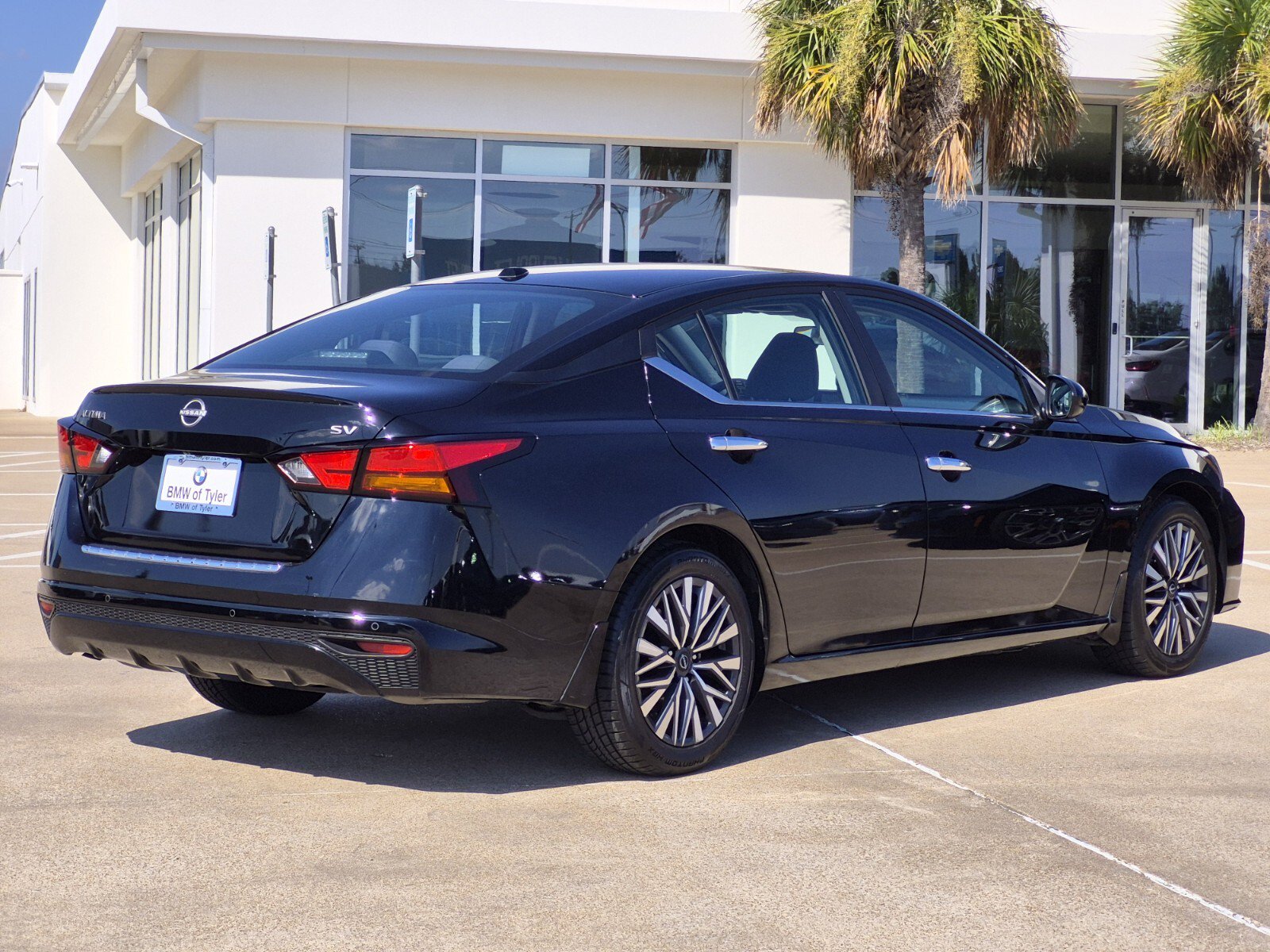 Used 2023 Nissan Altima 2.5 SV FWD image 6