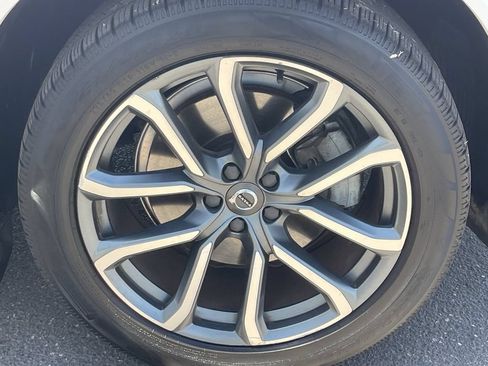 Used 2017 Volvo XC90 T6 Momentum w/ Vision Package AWD/4WD image 11
