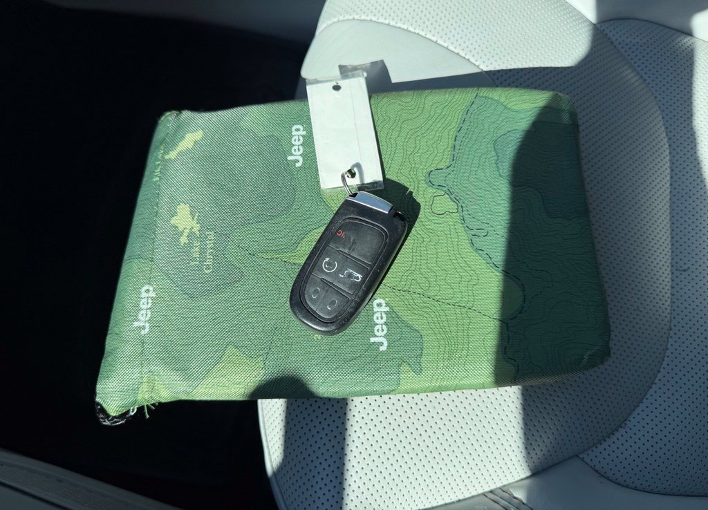 Used 2019 Jeep Cherokee Limited AWD/4WD image 37