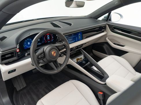 Used 2024 Porsche Macan 4 Electric image 4