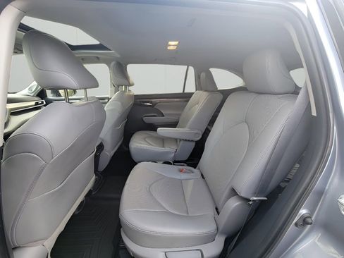 Used 2021 Toyota Highlander Limited image 29