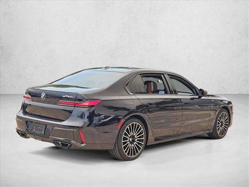Used 2024 BMW 760i xDrive w/ Luxury Rear Seating Package AWD/4WD image 5