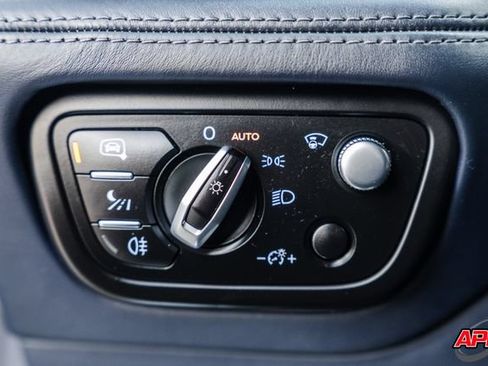 Used 2017 Bentley Bentayga AWD/4WD image 65