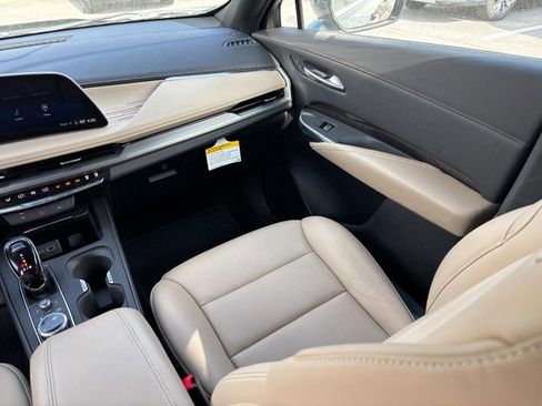 Used 2024 Cadillac XT4 Premium Luxury w/ LPO, Floor Liner Package AWD/4WD image 12
