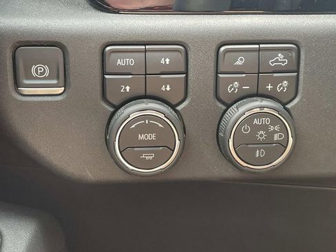 Used 2023 Chevrolet Silverado 1500 High Country AWD/4WD image 32