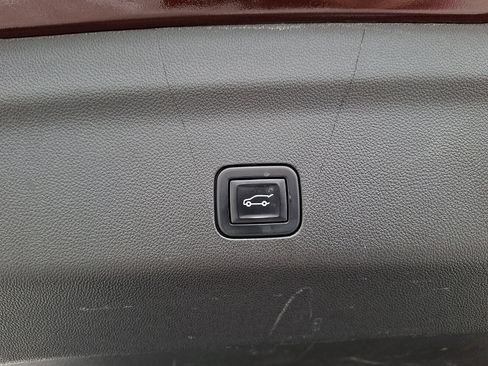 Used 2022 Chevrolet Tahoe Z71 w/ Luxury Package image 32