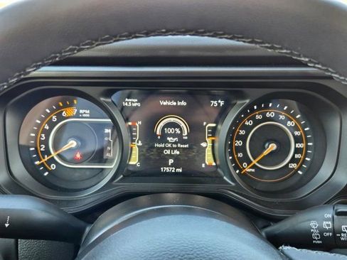 Used 2025 Jeep Wrangler Unlimited Rubicon image 16