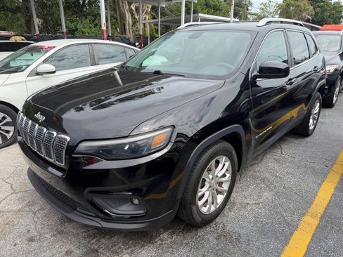 Used 2019 Jeep Cherokee Latitude w/ Popular Appearance Group FWD image 3