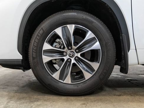 Certified 2026 Toyota Highlander XLE AWD/4WD image 11
