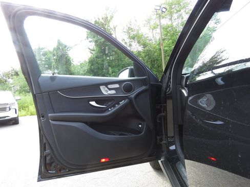 Used 2021 Mercedes-Benz GLC 300 4MATIC image 9