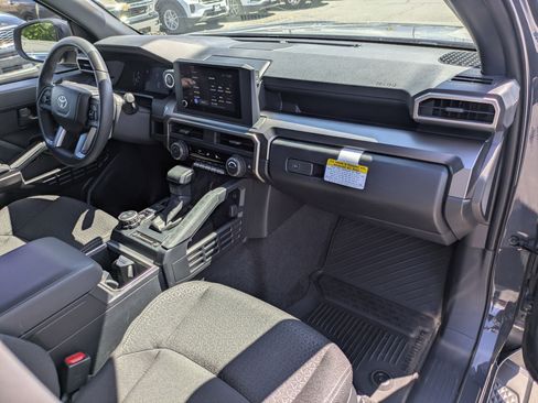 Used 2025 Toyota 4Runner SR5 AWD/4WD image 33