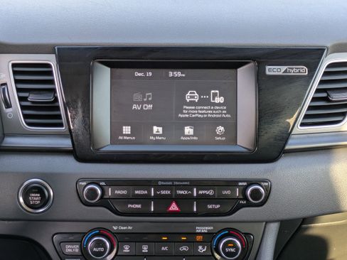 Certified 2017 Kia Niro LX image 17