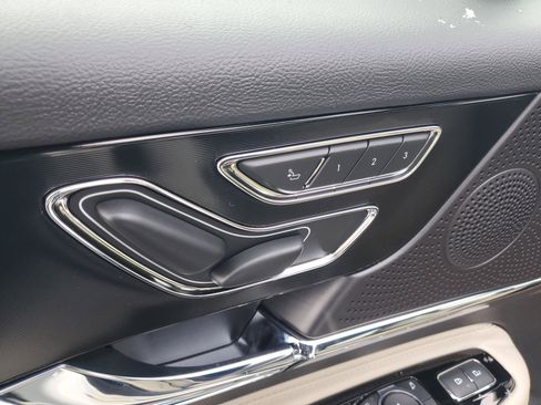 New 2026 Lincoln Corsair Premiere image 9