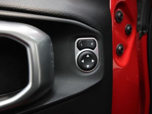 Used 2019 Jeep Wrangler Unlimited Sahara w/ Quick Order Package 24M Moab AWD/4WD image 13