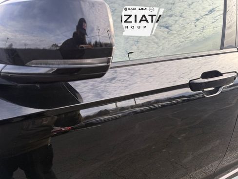 New 2025 Jeep Grand Cherokee Limited w/ Black Appearance Package image 19