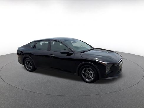 Used 2025 Kia K4 FWD image 2