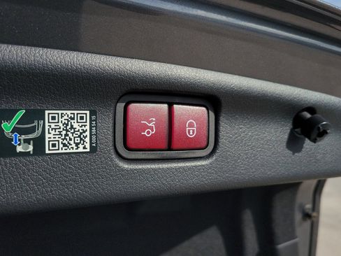 Certified 2025 Mercedes-Benz C 300 Sedan image 9