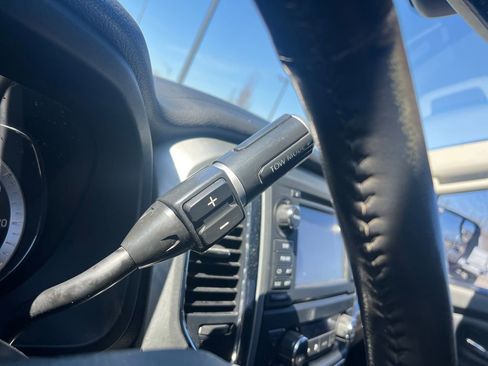 Used 2017 Nissan Titan SV AWD/4WD image 11