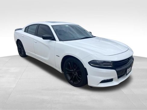 Used 2016 Dodge Charger R/T w/ Plus Group RWD image 7
