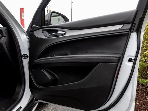 Used 2024 Alfa Romeo Stelvio Veloce image 35