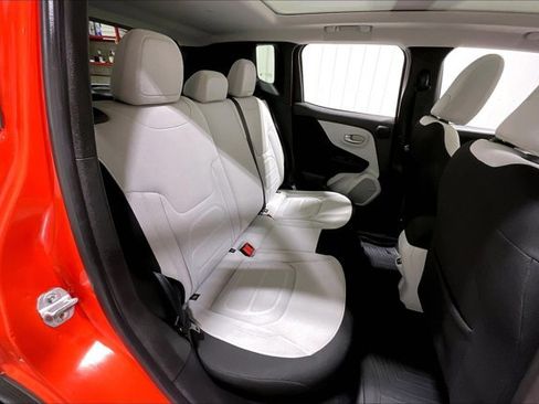 Used 2021 Jeep Renegade Latitude w/ Sun & Sound Group image 27