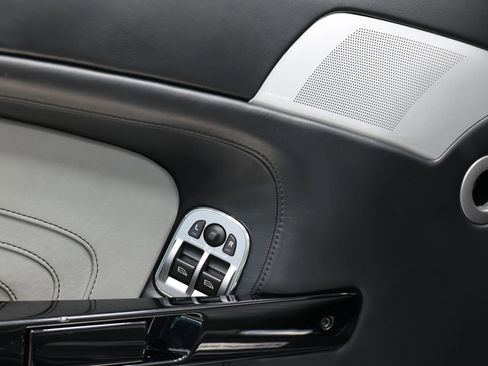 Used 2016 Aston Martin V8 Vantage S RWD image 13