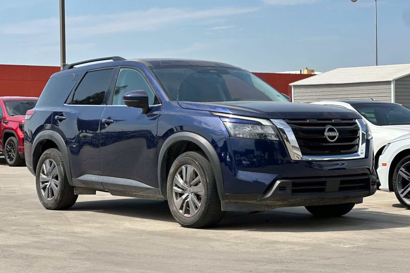 Used 2024 Nissan Pathfinder SV FWD image 10