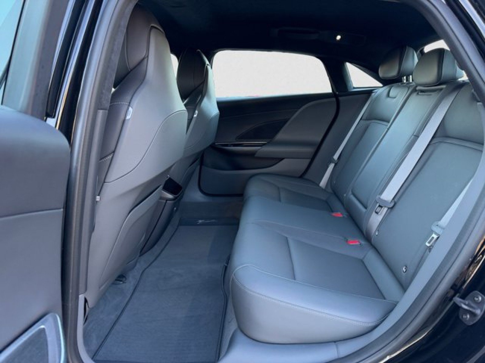 Used 2024 Lucid Air Touring AWD/4WD image 18