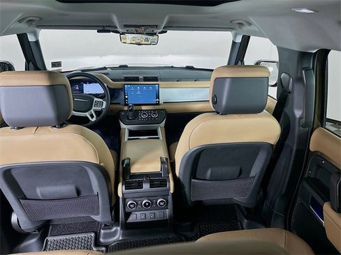 Used 2025 Land Rover Defender 110 X-Dynamic SE image 24