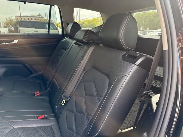 Used 2024 Volkswagen Atlas SE w/ Panoramic Sunroof Package AWD/4WD image 9