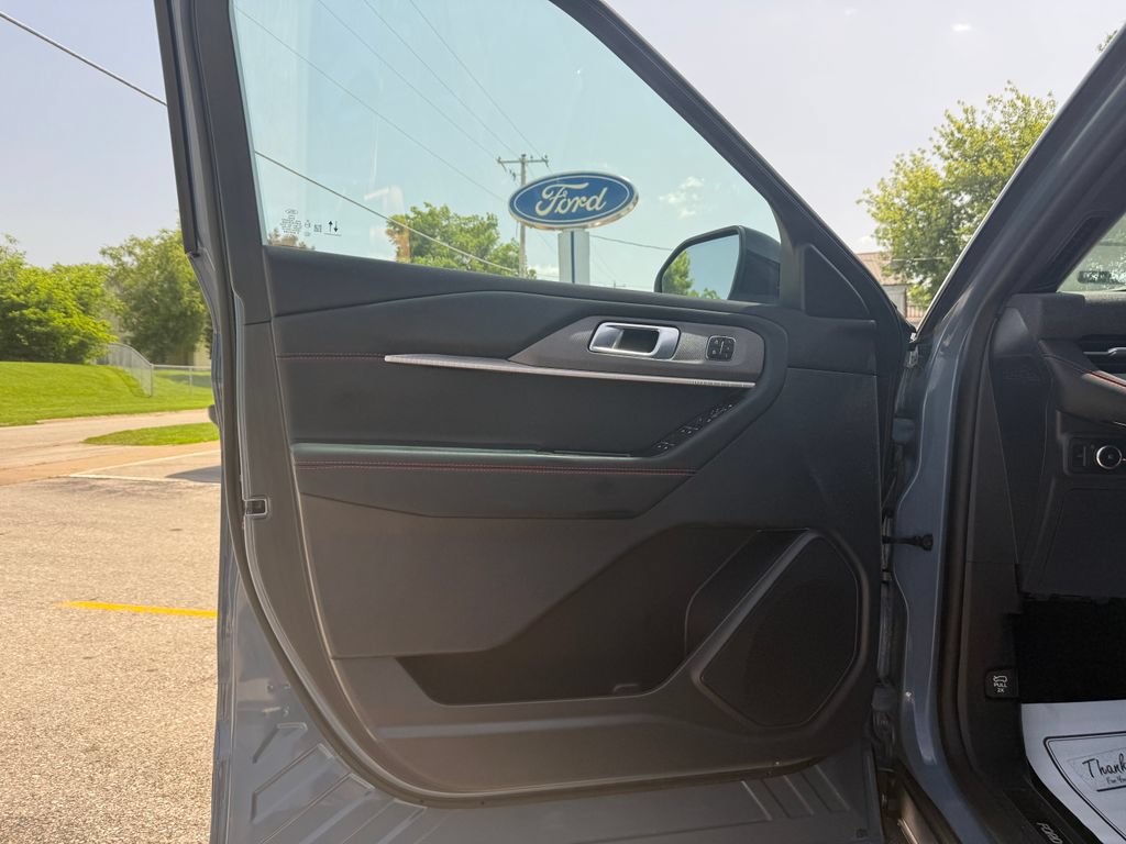 Used 2025 Ford Explorer ST AWD/4WD image 16