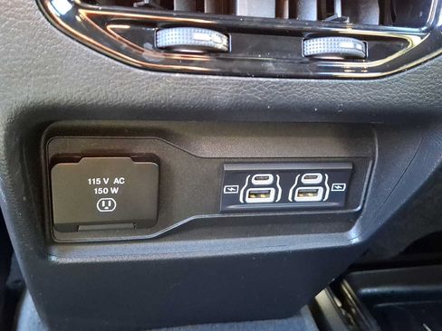 Used 2023 Jeep Grand Cherokee Altitude AWD/4WD image 11