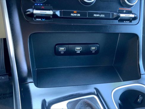 Used 2024 Kia Carnival LX image 35