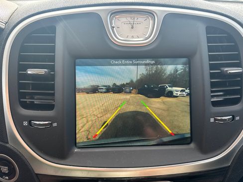 Used 2018 Chrysler 300 Touring w/ Chrome Appearance Package image 23