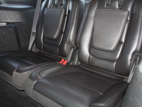 Used 2013 Ford Explorer XLT image 14