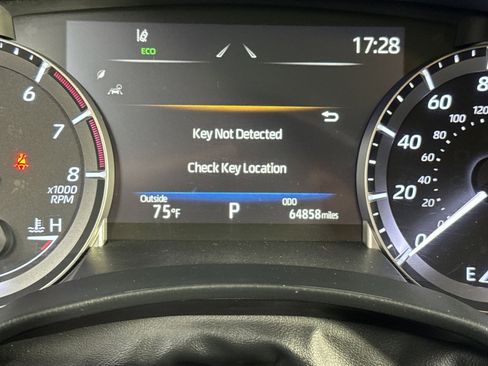 Used 2023 Toyota Highlander XLE FWD image 29