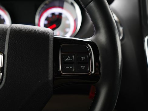 Used 2020 Dodge Grand Caravan SXT w/ Driver Convenience Group FWD image 29