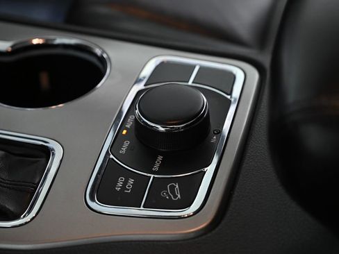 Used 2020 Jeep Grand Cherokee Limited w/ Premium Lighting Group image 22