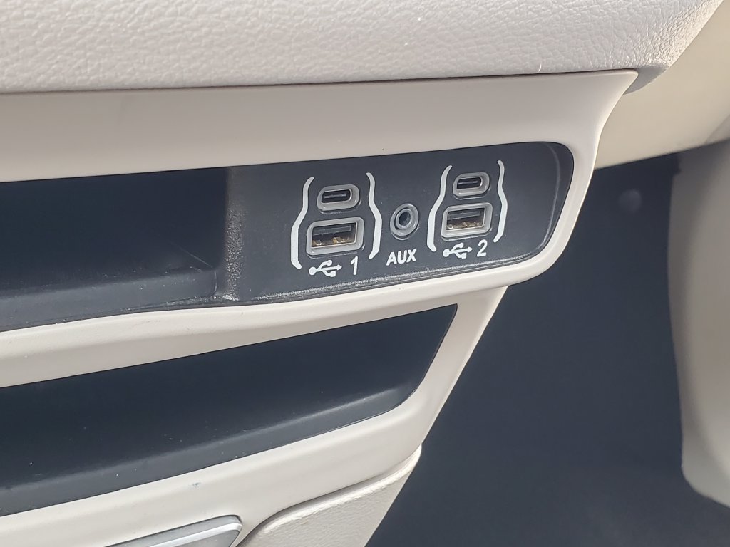 Used 2024 Chrysler Pacifica Touring-L FWD image 21